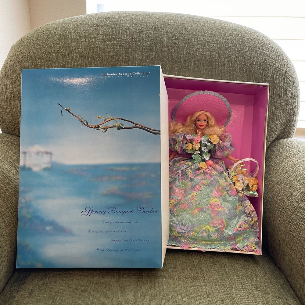 Barbie: Enchanted Season Collection - Picture 5 of 5